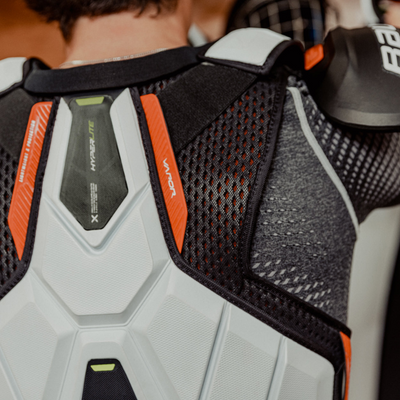 Bauer Vapor Hyperlite Hockey Shoulder Pads Intermediate 2022 person wearing this showing back protection