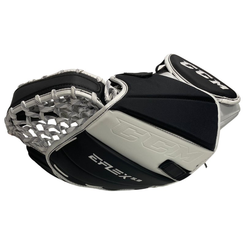 CCM Extreme Flex E5.9 Goalie Glove Regular - Senior (2021)